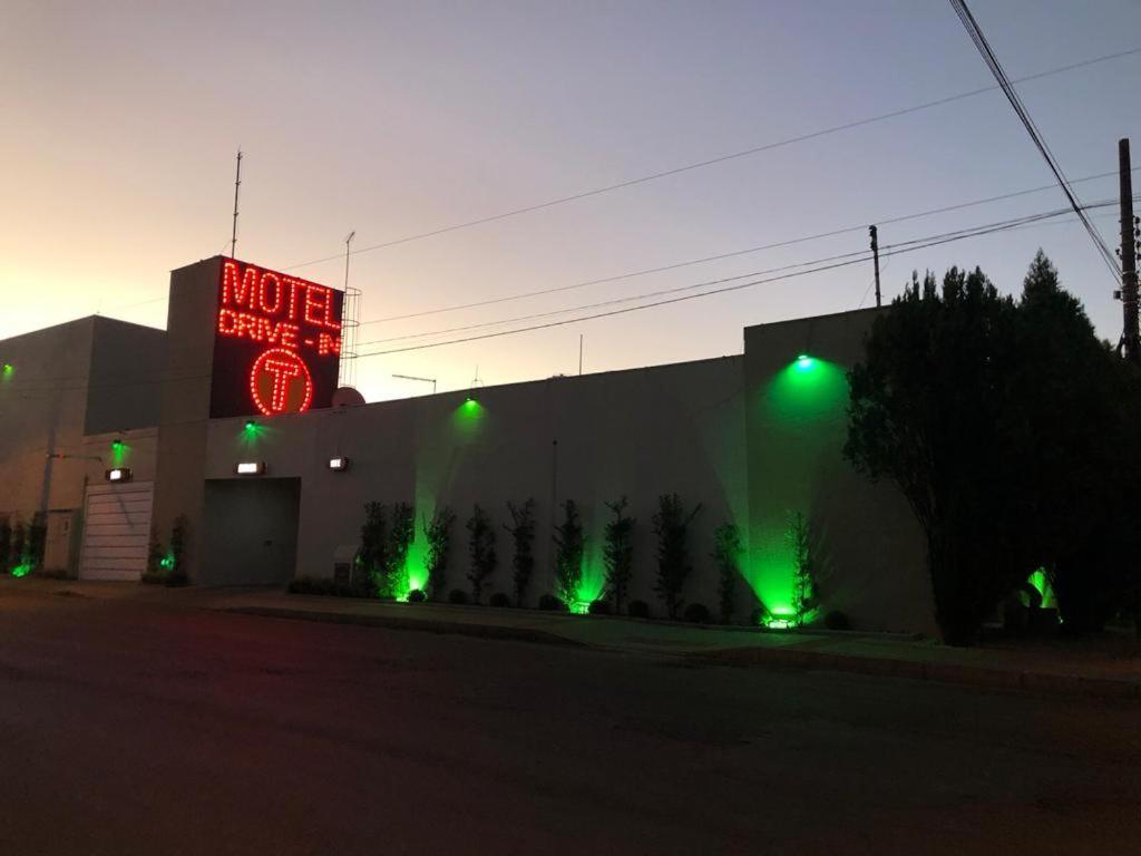 Motel Drive In T - Prolongamento Da Avenida Getulio Vargas Facil Acesso Ao Shopping Patio Chapecó Dış mekan fotoğraf
